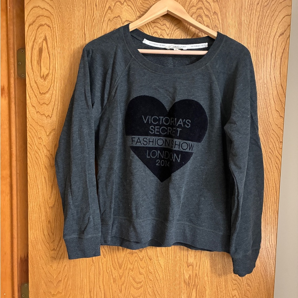 💕Victoria’s Secret Lightweight Size Large Sweatshirt